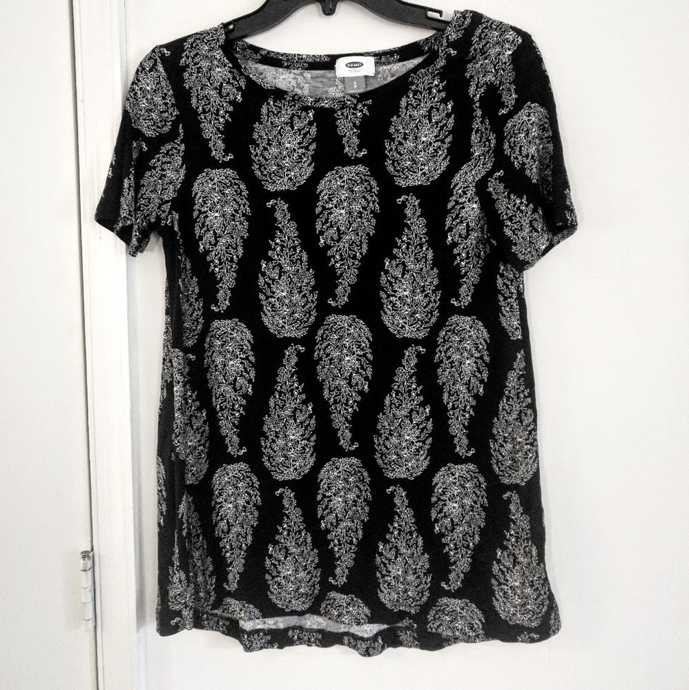 *5 for $20* Old Navy paisley tee - Picture 2 of 4